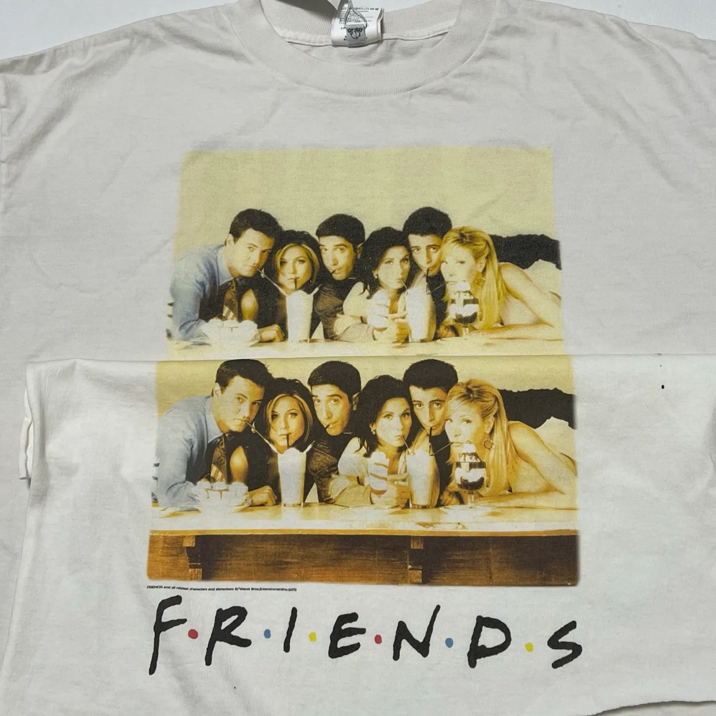 Domestic top printing factory God restores SAINT Mxxxxxx × FRIENDS FRD_SS TEE/FRIENDS/WHT American TV series Friends co-branded short-sleeves White stills TEE Beige S-XL Ready-made garments washed and distressed Correct accessories Friends co-branded wash marks Top purchasing level